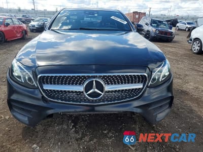 Piąte zdjęcie samochodu w środku: 2019 MERCEDES-BENZ E 300 4MATIC VIN:WDDZF4KB6KA614355 - miniatura