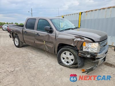 Czwarte zdjęcie samochodu z boku: 2013 CHEVROLET SILVERADO K1500 LT VIN:3GCPKSE71DG212871 - miniatura