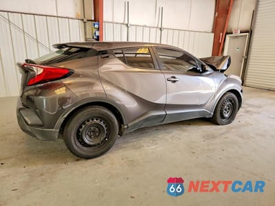 Trzecie zdjęcie samochodu z tyłu: 2021 TOYOTA C-HR LE VIN:JTNKHMBX2M1111745 - miniatura