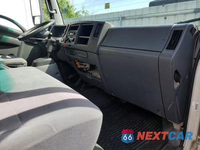 Zdjęcie 8 z 14 samochodu: 2020 ISUZU NPR VIN:54DB4W1B9LS804138 - miniatura