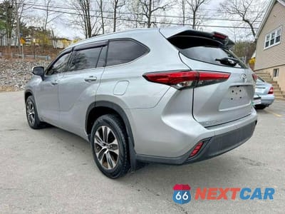 Drugie zdjęcie samochodu z przodu: 2022 TOYOTA HIGHLANDER XLE VIN:5TDGZRBH5NS161198 - miniatura