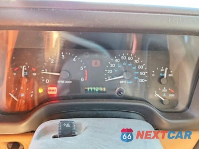 Zdjęcie 9 z 11 samochodu: 2000 JEEP WRANGLER / TJ SPORT VIN:1J4FA49SXYP751820 - miniatura