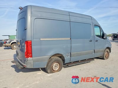 Trzecie zdjęcie samochodu z tyłu: 2019 MERCEDES BENZ SPRINTER 2500 DELIVERY VAN VIN:WD4PF0CDXKP086459 - miniatura