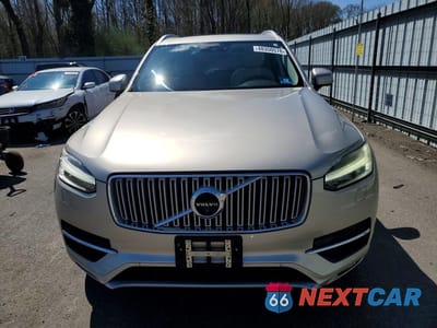 Piąte zdjęcie samochodu w środku: 2016 VOLVO XC90 T6 VIN:YV4A22PLXG1062839 - miniatura