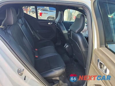 Zdjęcie 11 z 13 samochodu: 2022 VOLVO XC40 T5 R-DESIGN VIN:YV4162UM3N2772920 - miniatura