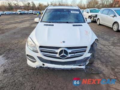 Piąte zdjęcie samochodu w środku: 2017 MERCEDES-BENZ GLE 350 4MATIC VIN:4JGDA5HB1HA960849 - miniatura