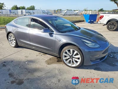 Czwarte zdjęcie samochodu z boku: 2018 TESLA MODEL 3 VIN:5YJ3E1EA7JF007813 - miniatura