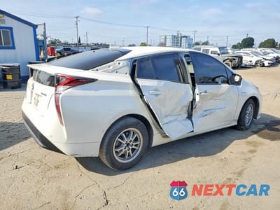 Trzecie zdjęcie samochodu z tyłu: 2018 TOYOTA PRIUS THREE VIN:JTDKARFU2J3067185 - miniatura