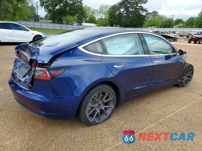 Trzecie zdjęcie samochodu z tyłu: 2018 TESLA MODEL 3 VIN:5YJ3E1EA7JF010565 - miniatura