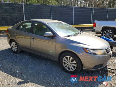 Czwarte zdjęcie samochodu z boku: 2012 KIA FORTE EX VIN:KNAFU4A2XC5632790 - miniatura
