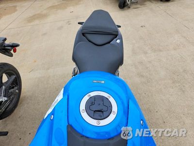 Piąte zdjęcie samochodu w środku: 2025 SUZUKI GSX800 R VIN:JS1EM11B5S7100244 - miniatura