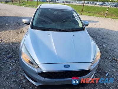 Piąte zdjęcie samochodu w środku: 2017 FORD FOCUS SE VIN:1FADP3FE1HL322745 - miniatura
