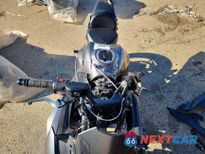 Piąte zdjęcie samochodu w środku: 2021 KAWASAKI EX650 N VIN:ML5EXEN13MDA32887 - miniatura