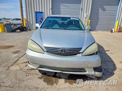 Piąte zdjęcie samochodu w środku: 2005 TOYOTA CAMRY XLE VIN:4T1BE32K85U978039 - miniatura