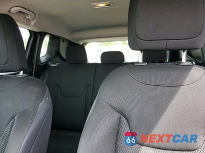Zdjęcie 10 z 13 samochodu: 2018 JEEP RENEGADE LATITUDE VIN:ZACCJBBB3JPH50654 - miniatura