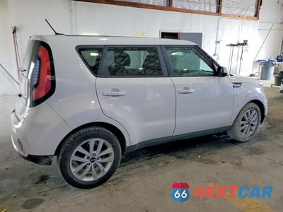 Trzecie zdjęcie samochodu z tyłu: 2018 KIA SOUL + VIN:KNDJP3A59J7902960 - miniatura