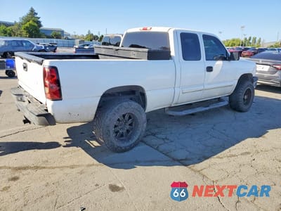 Trzecie zdjęcie samochodu z tyłu: 2003 CHEVROLET SILVERADO C1500 VIN:2GCEC19V931314451 - miniatura