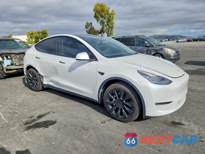 Czwarte zdjęcie samochodu z boku: 2021 TESLA MODEL Y VIN:5YJYGDEE5MF229307 - miniatura