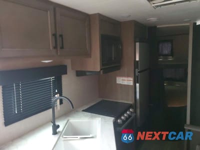 Piąte zdjęcie samochodu w środku: 2023 JAYCO CAMPER VIN:1UJBC0BN1P17R0129 - miniatura
