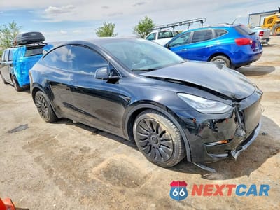 Czwarte zdjęcie samochodu z boku: 2021 TESLA MODEL Y VIN:5YJYGAEE4MF113143 - miniatura