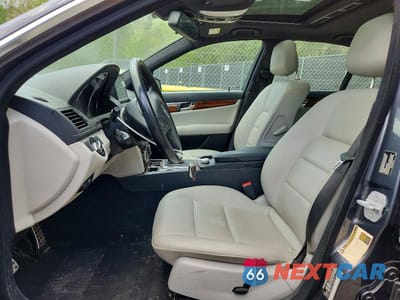 Zdjęcie 7 z 12 samochodu: 2010 MERCEDES-BENZ C 300 4MATIC VIN:WDDGF8BB1AR104204 - miniatura