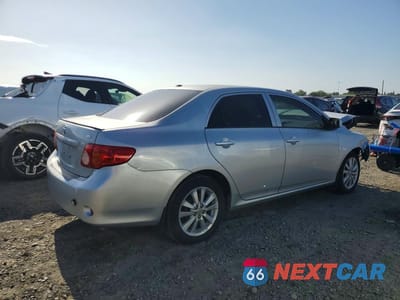 Trzecie zdjęcie samochodu z tyłu: 2010 TOYOTA COROLLA LE VIN:1NXBU4EE2AZ292247 - miniatura