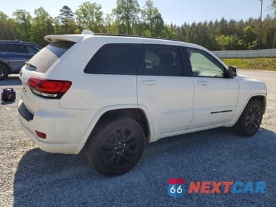 Trzecie zdjęcie samochodu z tyłu: 2018 JEEP GRAND CHEROKEE LAREDO VIN:1C4RJEAG4JC125290 - miniatura