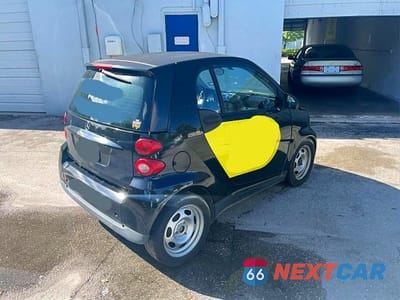 Czwarte zdjęcie samochodu z boku: 2011 SMART FORTWO PURE VIN:WMEEJ3BA7BK427517 - miniatura
