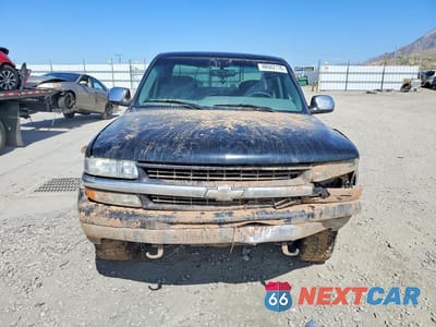 Piąte zdjęcie samochodu w środku: 2000 CHEVROLET SILVERADO K1500 VIN:1GCEK19T1YE173026 - miniatura