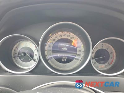Zdjęcie 9 z 12 samochodu: 2013 MERCEDES-BENZ C 250 VIN:WDDGF4HB4DR242310 - miniatura