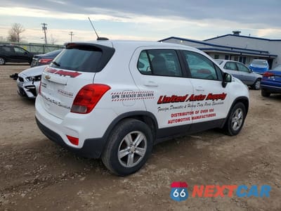 Trzecie zdjęcie samochodu z tyłu: 2019 CHEVROLET TRAX LS VIN:3GNCJKSB8KL402138 - miniatura