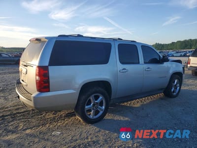 Trzecie zdjęcie samochodu z tyłu: 2013 CHEVROLET SUBURBAN C1500 LS VIN:1GNSCHE09DR101828 - miniatura