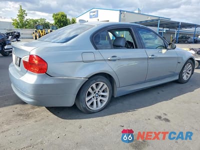 Trzecie zdjęcie samochodu z tyłu: 2006 BMW 325 I VIN:WBAVB13526KX49227 - miniatura