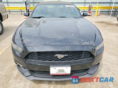 Piąte zdjęcie samochodu w środku: 2016 FORD MUSTANG VIN:1FATP8UH0G5222113 - miniatura