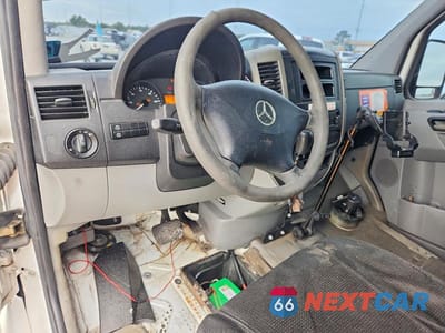 Zdjęcie 8 z 13 samochodu: 2012 MERCEDES BENZ SPRINTER 2500 DELIVERY VAN VIN:WD3PE8CB0C5688417 - miniatura