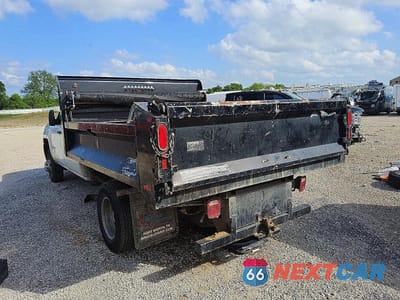 Trzecie zdjęcie samochodu z tyłu: 2016 CHEVROLET SILVERADO DUMP TRUCK VIN:1GB4KYCG1GF187778 - miniatura