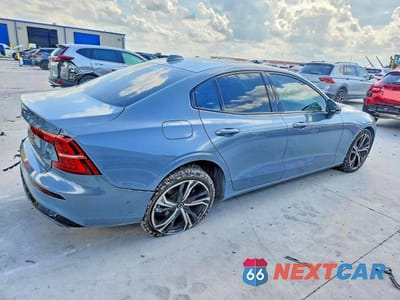 Trzecie zdjęcie samochodu z tyłu: 2023 VOLVO S60 PLUS VIN:7JRL12FW3PG252068 - miniatura