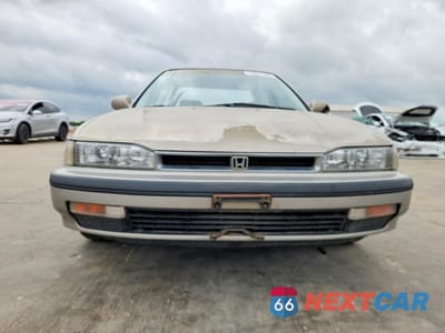 Piąte zdjęcie samochodu w środku: 1991 HONDA ACCORD LX VIN:JHMCB7553MC033369 - miniatura