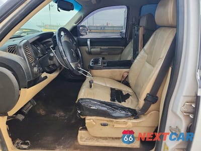 Zdjęcie 7 z 13 samochodu: 2008 GMC SIERRA K1500 VIN:3GTEK13J68G312745 - miniatura
