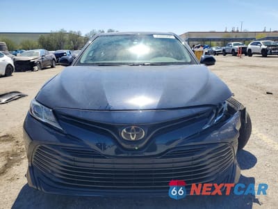 Piąte zdjęcie samochodu w środku: 2020 TOYOTA CAMRY LE VIN:4T1C11AK4LU998033 - miniatura