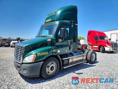 Drugie zdjęcie samochodu z przodu: 2016 FREIGHTLINER CASCADIA 1 - SEMI TRUCK VIN:3AKBGADV8GDHE0260 - miniatura