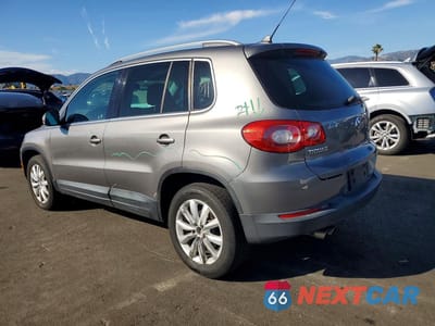 Drugie zdjęcie samochodu z przodu: 2011 VOLKSWAGEN TIGUAN S VIN:WVGAV7AX2BW504233 - miniatura