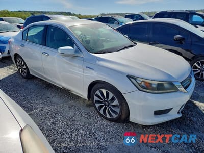 Czwarte zdjęcie samochodu z boku: 2015 HONDA ACCORD HYBRID EXL VIN:1HGCR6F5XFA009995 - miniatura