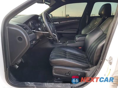 Zdjęcie 7 z 12 samochodu: 2022 CHRYSLER 300 S VIN:2C3CCABG0NH198817 - miniatura