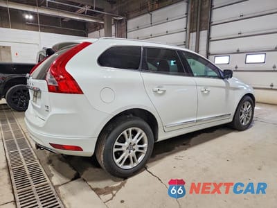 Trzecie zdjęcie samochodu z tyłu: 2016 VOLVO XC60 T5 PREMIER VIN:YV4612RKXG2803255 - miniatura