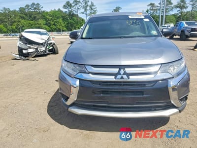 Piąte zdjęcie samochodu w środku: 2018 MITSUBISHI OUTLANDER ES VIN:JA4AD2A30JJ000647 - miniatura