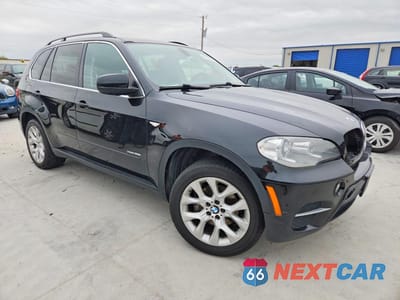 Czwarte zdjęcie samochodu z boku: 2013 BMW X5 XDRIVE35I VIN:5UXZV4C51D0E06349 - miniatura