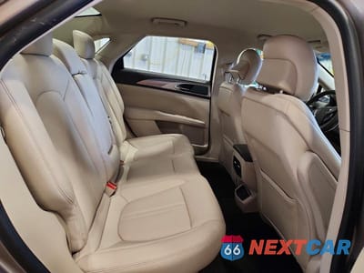 Zdjęcie 10 z 13 samochodu: 2019 LINCOLN MKZ VIN:3LN6L5KU4KR627183 - miniatura