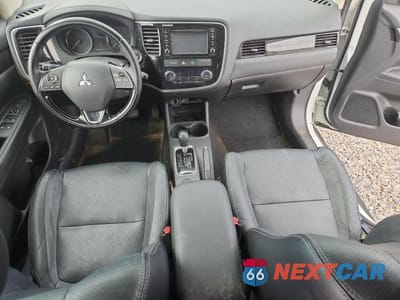 Zdjęcie 8 z 13 samochodu: 2016 MITSUBISHI OUTLANDER ES VIN:JA4AD3A30GZ035978 - miniatura