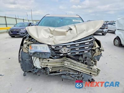Piąte zdjęcie samochodu w środku: 2017 FORD EXPLORER XLT VIN:1FM5K7DH9HGD80303 - miniatura